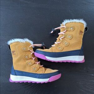 Sorel Tan and Purple Boots with Fur Lining and Sturdy Sole